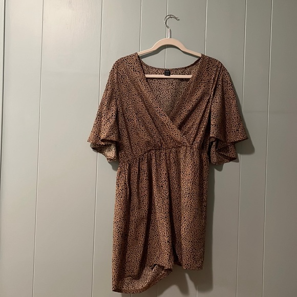SHEIN Tops - SHEIN All Over Print Surplice Front Butterfly Sleeve Romper NAME YOUR PRICE